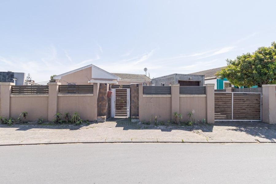 3 Bedroom Property for Sale in Electric City Western Cape